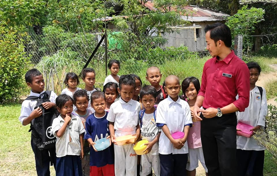 'Jangan Pakai Lagi Baju Sekolah Sayang' Demi Ilmu, 45 